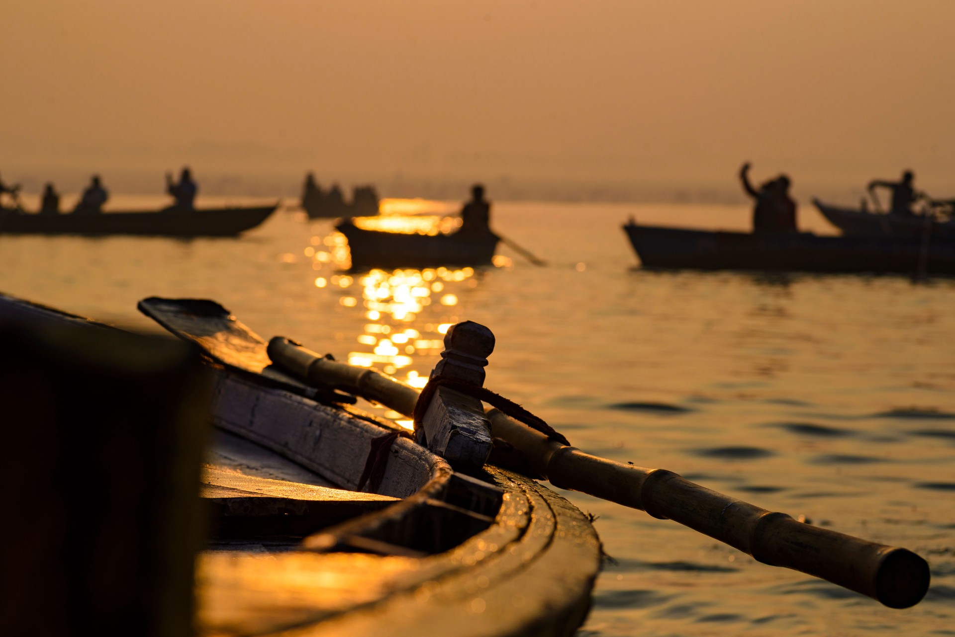 paddle to the boat on the gang of Varanasi